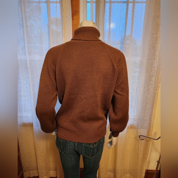 Vtg. Turtleneck Sweater - Picture 5 of 6